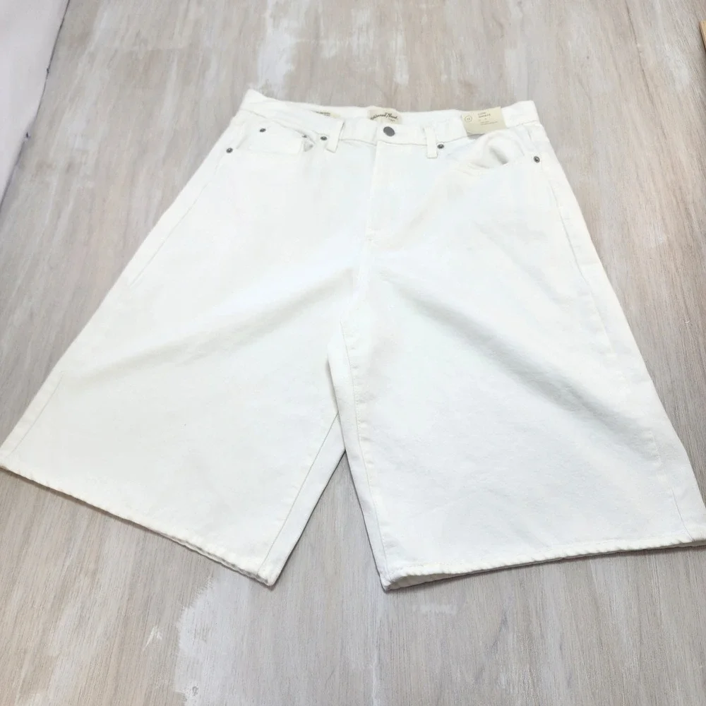Universal Thread Womens High Rise Long Denim Shorts White Relaxed Fit Size 12